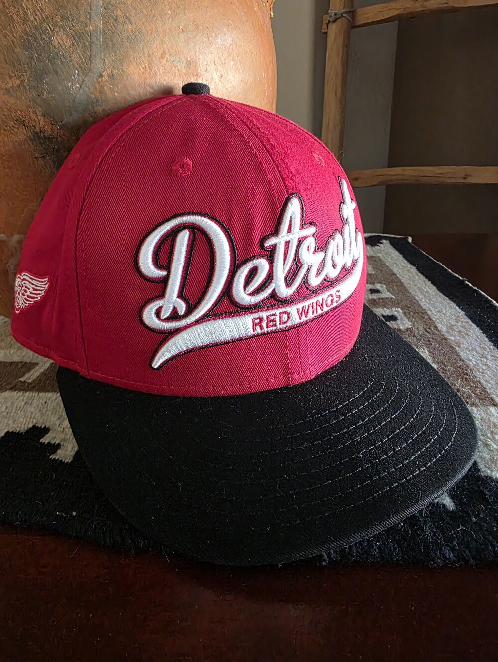 Detroit Red Wings New Era Script Font Black/Red Adjustable Snapback Hat EUC
